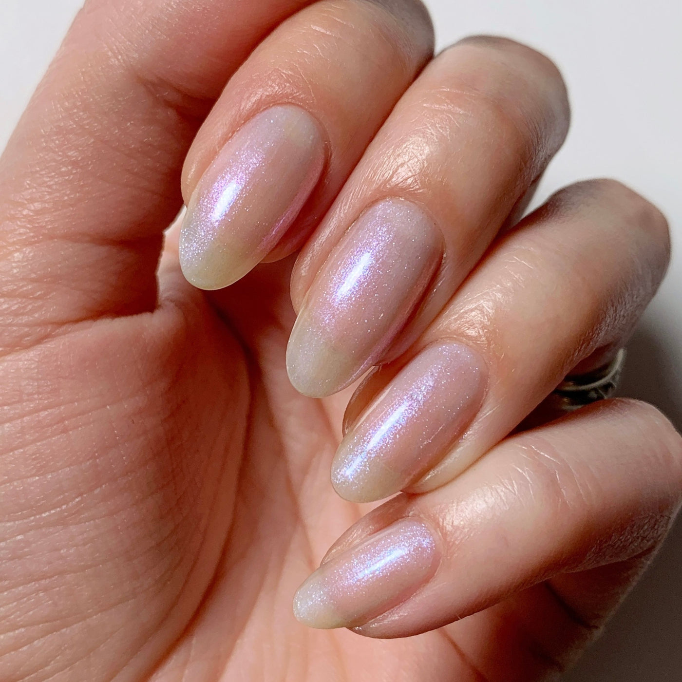 Extra Ordinary Illuminating Nail Concealer